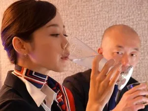 Mẹ của bạn thân tôi để tôi xuất tinh vào bên trong cô ấy